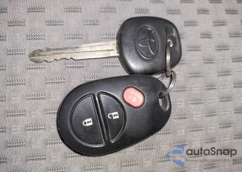 2010 Toyota Tundra Grade 5.7L V8 z USA, uszkodzony, nr VIN 5TFDY5F17AX123293